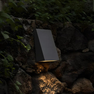 Minimalist Triangle Black Metal Outdoor LED Wall Light Zawala Image - 6