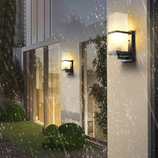 Minimalist Square Black Metal Outdoor LED Wall Light Zawala Image - 1