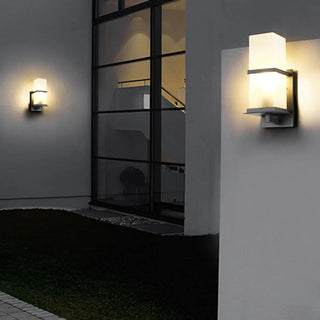 Minimalist Square Black Metal Outdoor LED Wall Light Zawala Image - 10
