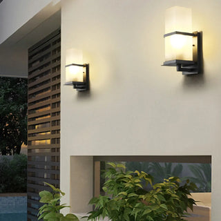 Minimalist Square Black Metal Outdoor LED Wall Light Zawala Image - 2