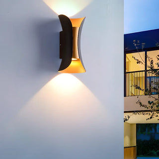 Black Modern Curved Aluminum Outdoor LED Wall Light Zawala Image - 1