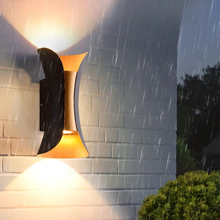 Black Modern Curved Aluminum Outdoor LED Wall Light Zawala Image - 8