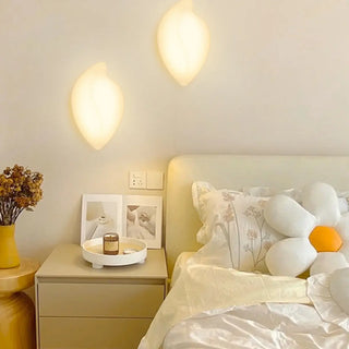 Modern Organic White Leaf-Shaped LED Wall Sconce Zawala Image - 1