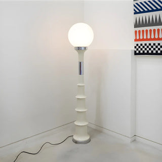 White Modern Geometric Globe Metal LED Floor Lamp Zawala Image - 5
