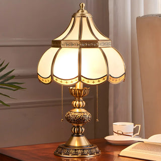Traditional Brass Scalloped Glass Pull Chain Table Lamp Zawala Image - 3