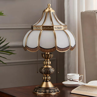 Traditional Brass Scalloped Glass Pull Chain Table Lamp Zawala Image - 4