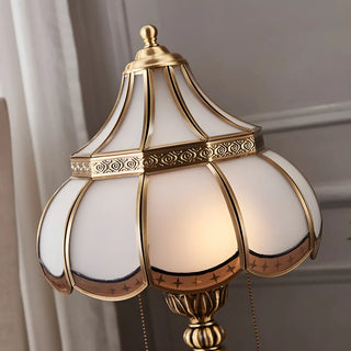 Traditional Brass Scalloped Glass Pull Chain Table Lamp Zawala Image - 5